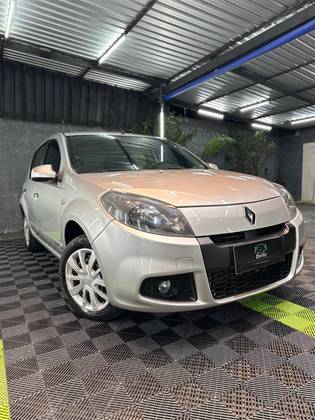 RENAULT SANDERO 1.0 EXPRESSION 16V FLEX 4P MANUAL RENAULT SANDERO 1.0 EXPRESSION 16V FLEX 4P MANUAL